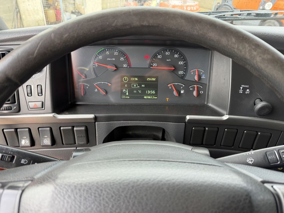 Volvo Fmx com grua e bascula