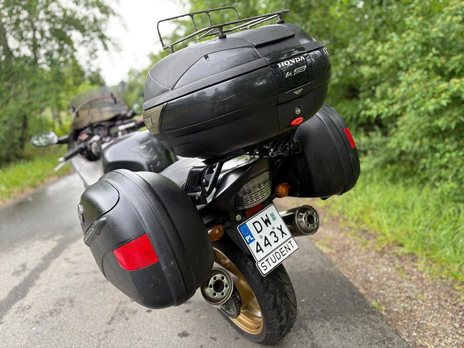 CBR 1100XX 2004r. wtrysk, czarny mat, ubrany.