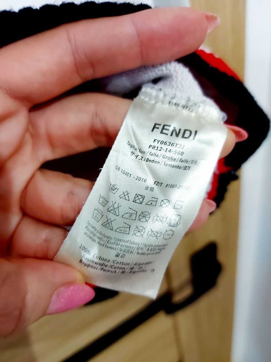 Damski bialy sweterek damski roz L Fendi wzór modny ciepły