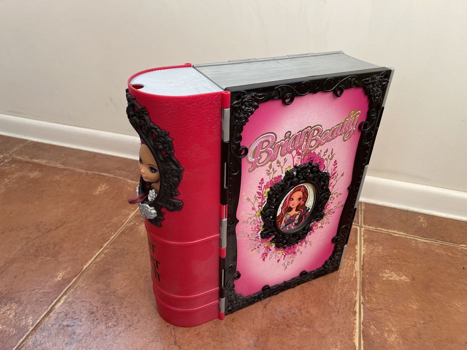 Ever After High Thronecoming Briar Beauty Doll and Set Евер Афтер Хай