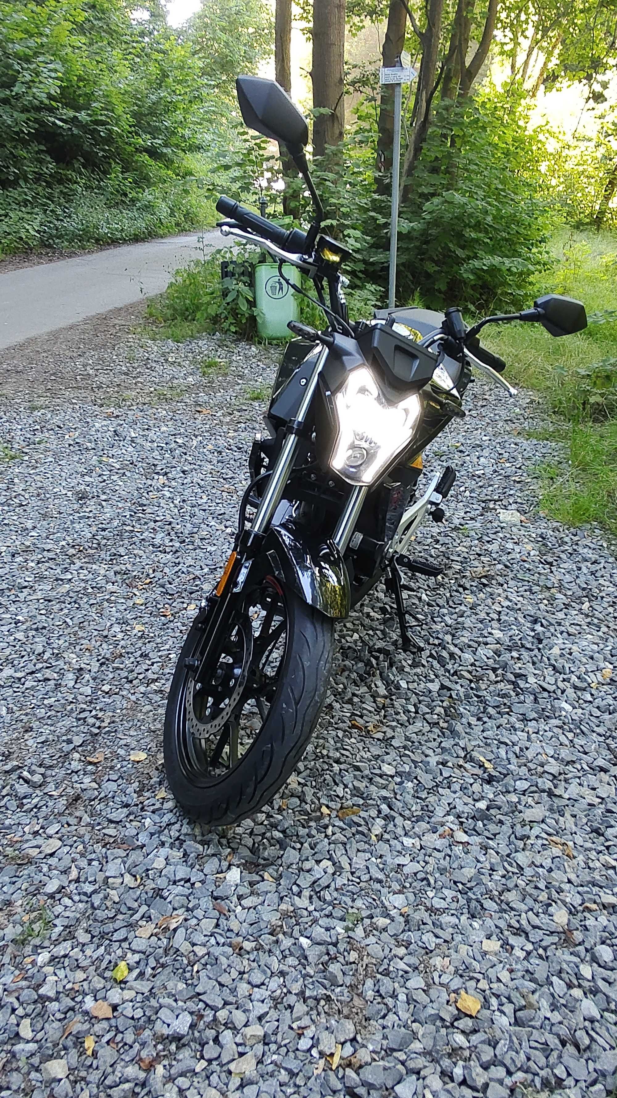 Keeway RKS 125 Naked 11,6 KM 100 km/h