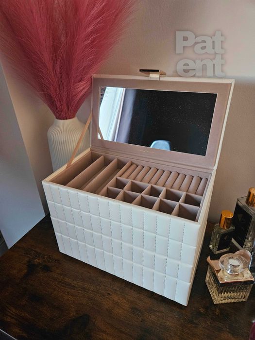 Duża biała pikowana szkatułka na biżuterię 4 poziomy z lusterkiem