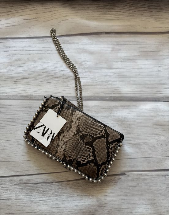 Новий клатч Zara