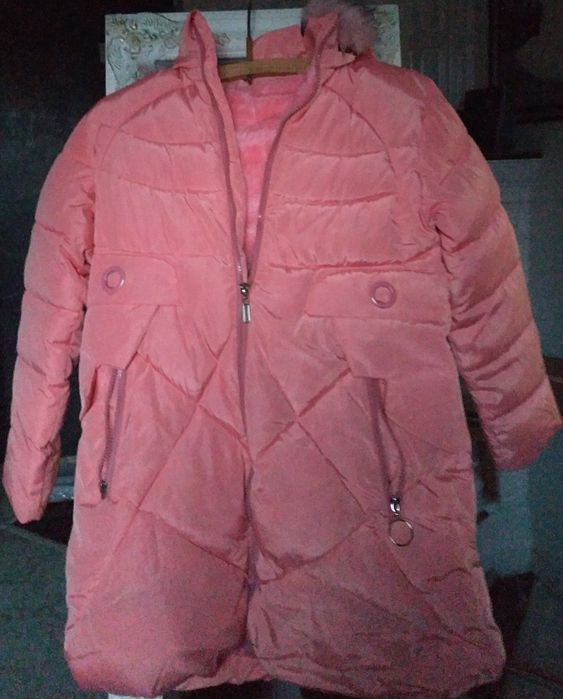 Куртка зимова для дівчинки.