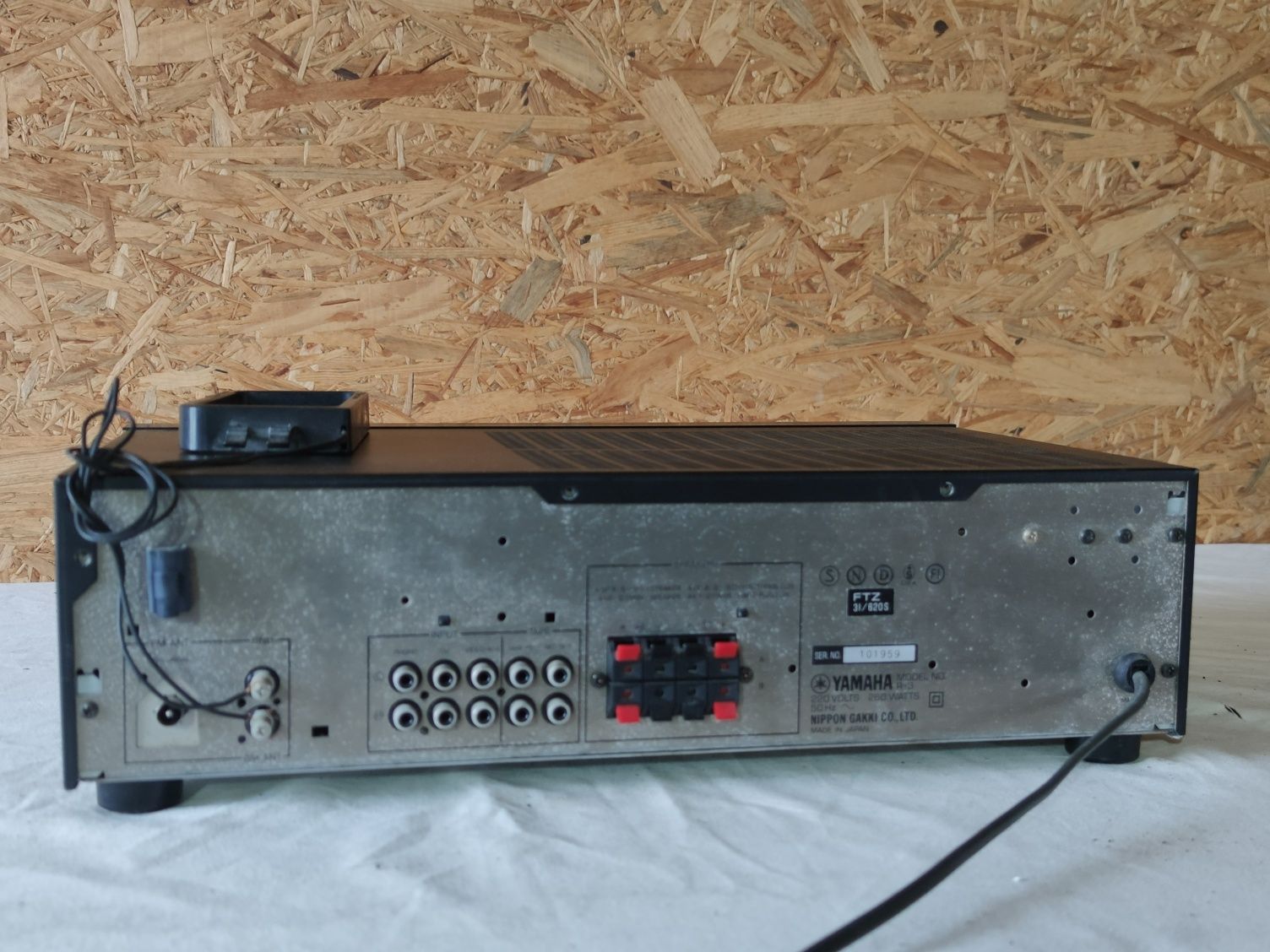 Yamaha R-3 amplituner stereo oldschool retro 1985r