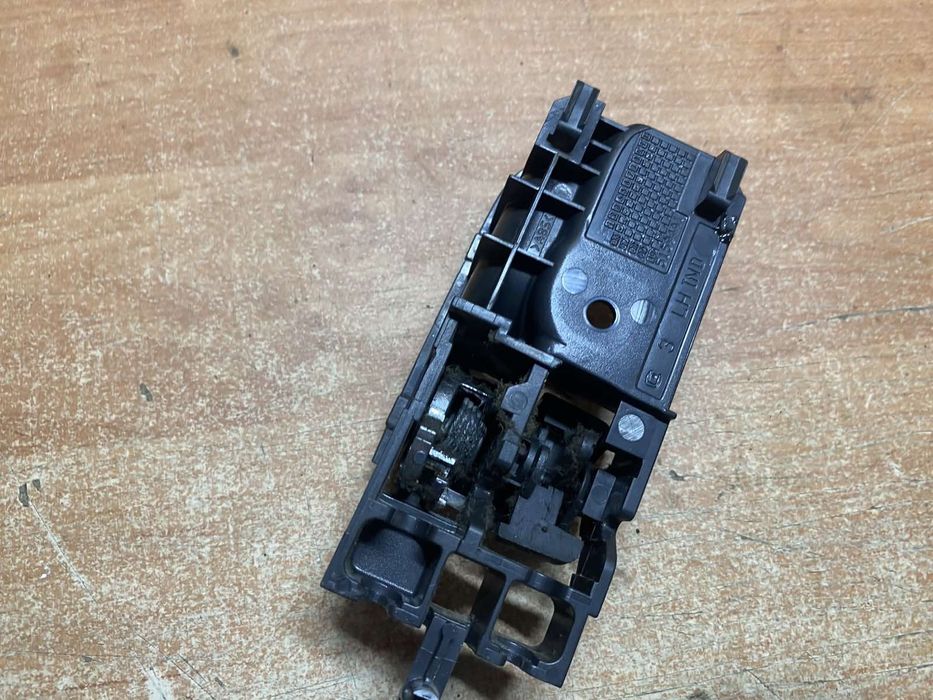 Внутрішня ручка відкривання дверей Тойота Авенсіс т25 права та ліва