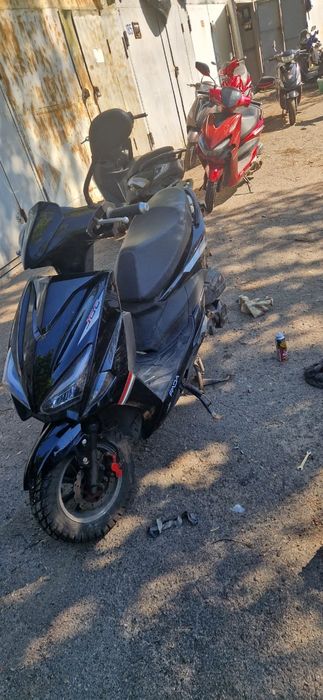 Продаю срочно скутеры 125-150 кубов состояние 8500грн