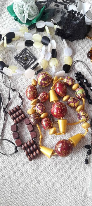 Duży zestaw biżuterii mix korale naszyjniki broszki 10 elementów