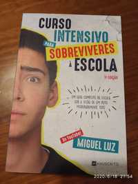 Livro "Curso Intensivo  para Sobreviveres à Escola"