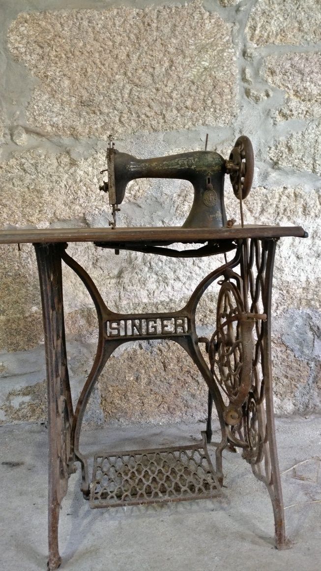 Máquina de costura Singer para restauro.