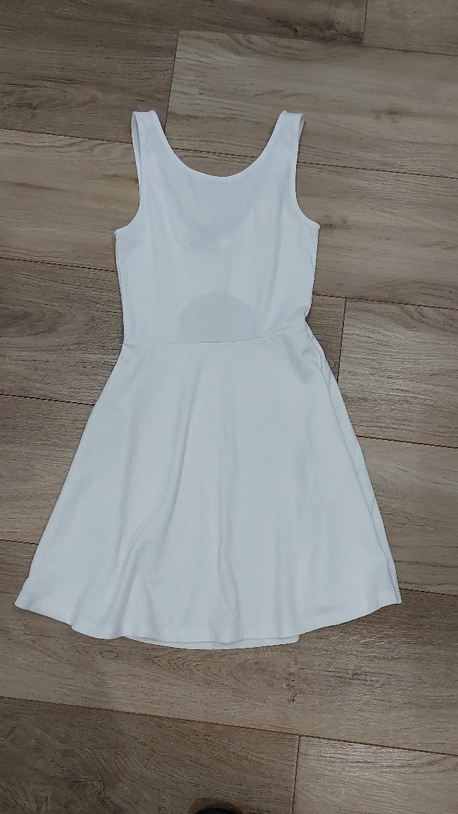 Sukienka na lato z wycięciem na plecach H&M 34
