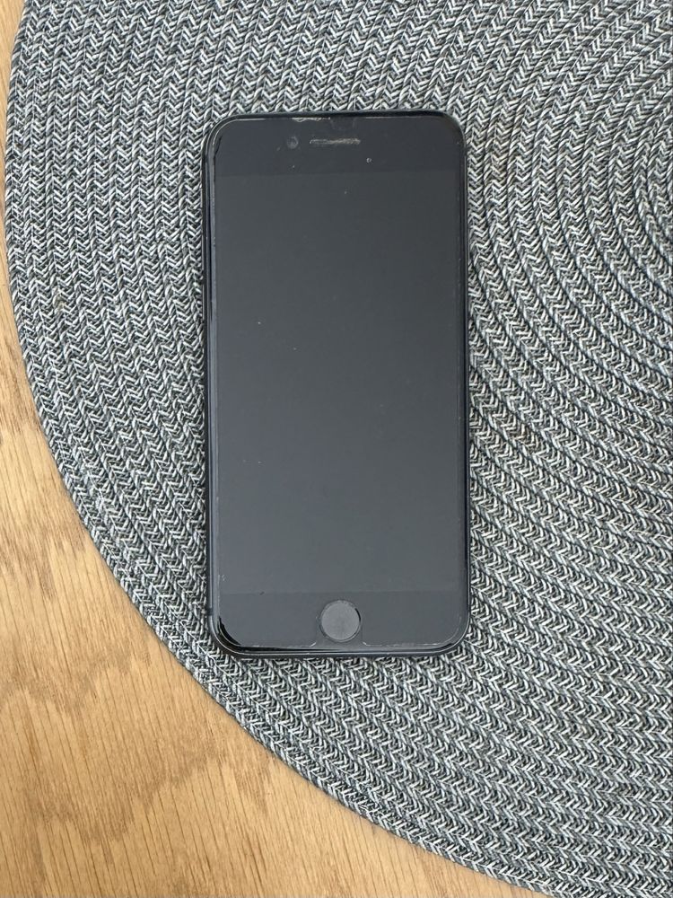 iPhone 8 64 GB – stan idealny, pełny zestaw