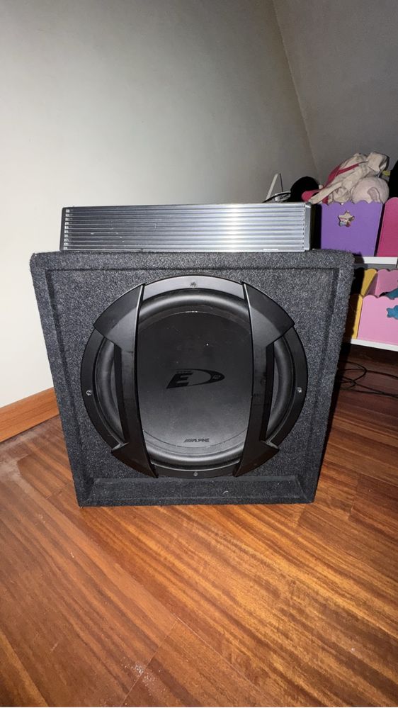 Vendo Subwoofer Alpine com amplificador