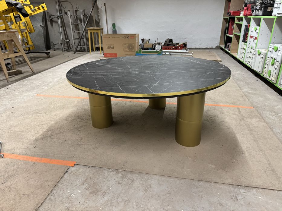 Stół złoty okrągły do salonu kawowy