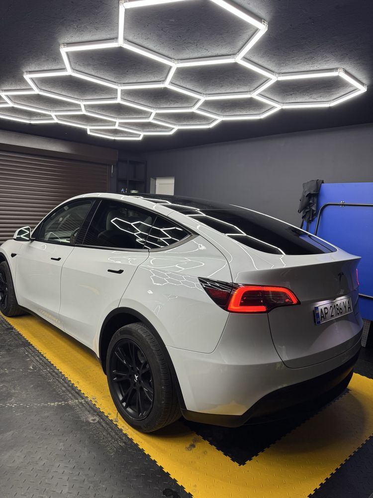 Tesla model Y новая ! Идеал.