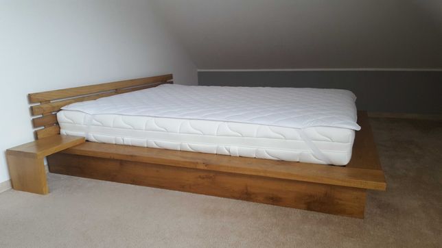 Łóżko dębowe 160x200 cm z drewnianym wezgłowiem