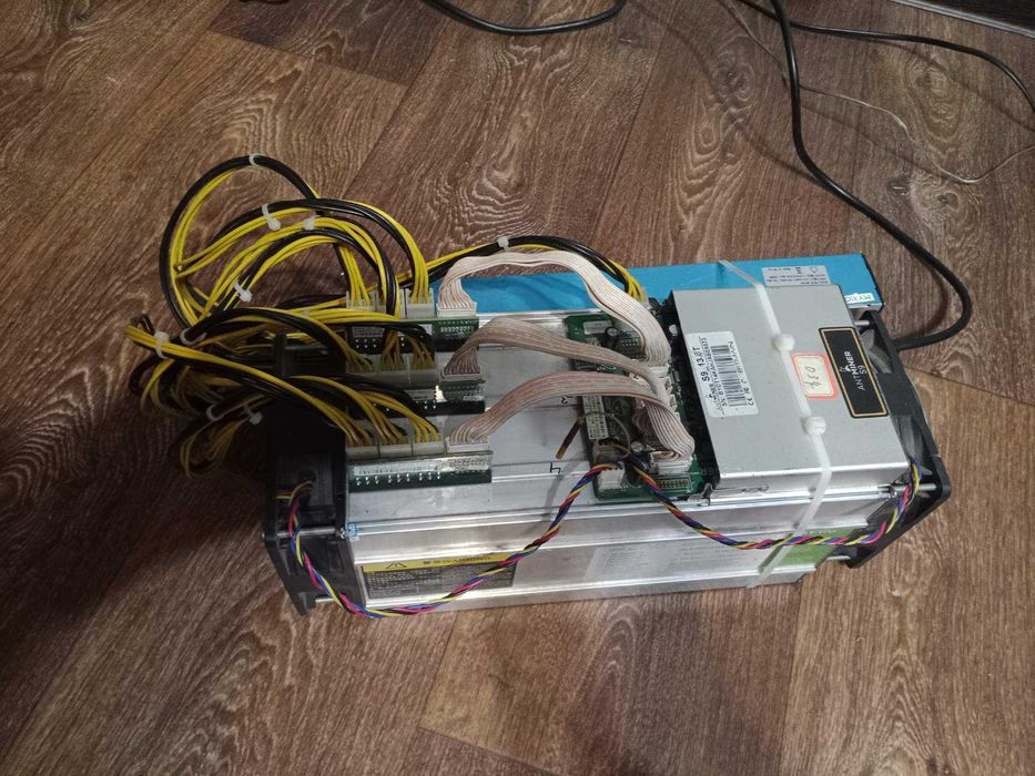 Майнер btc ASIC S9