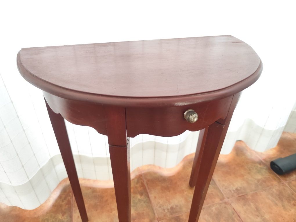 Mesa de apoio de madeira