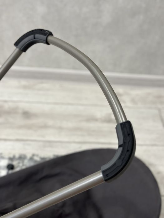 Дитячий шезлонг-гойдалка babybjorn