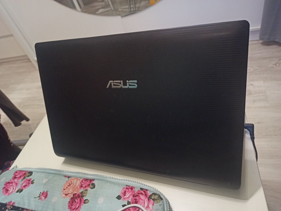 Laptop Asus x53s, i3, 8gb, 120gb SSD, Intel HD, NVIDIA GeForce 520mx,