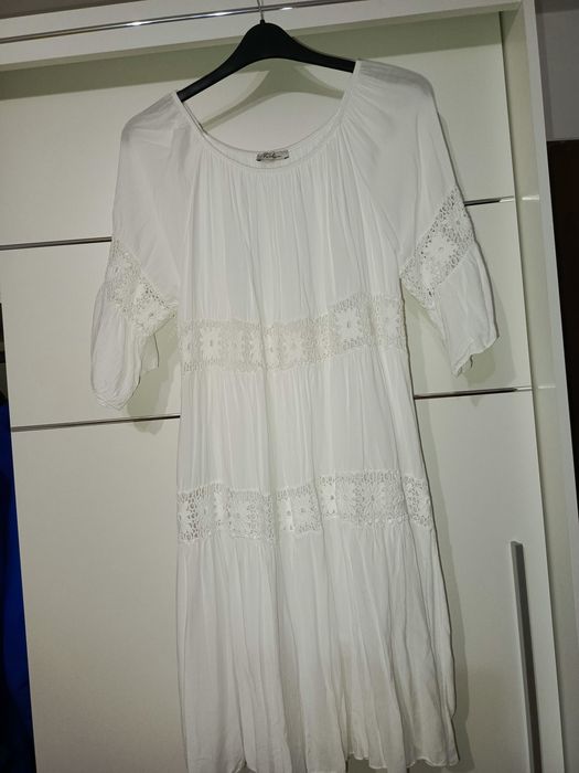 Biała hiszpanka z koronką