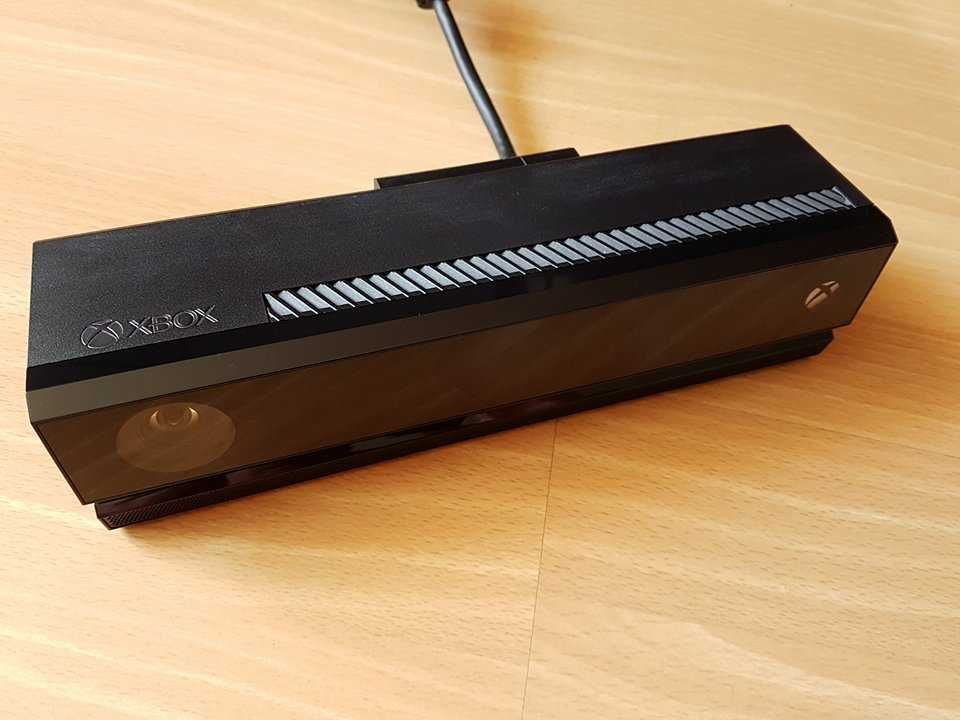 Konsola Xbox one z kinectem padem i akcesoriami