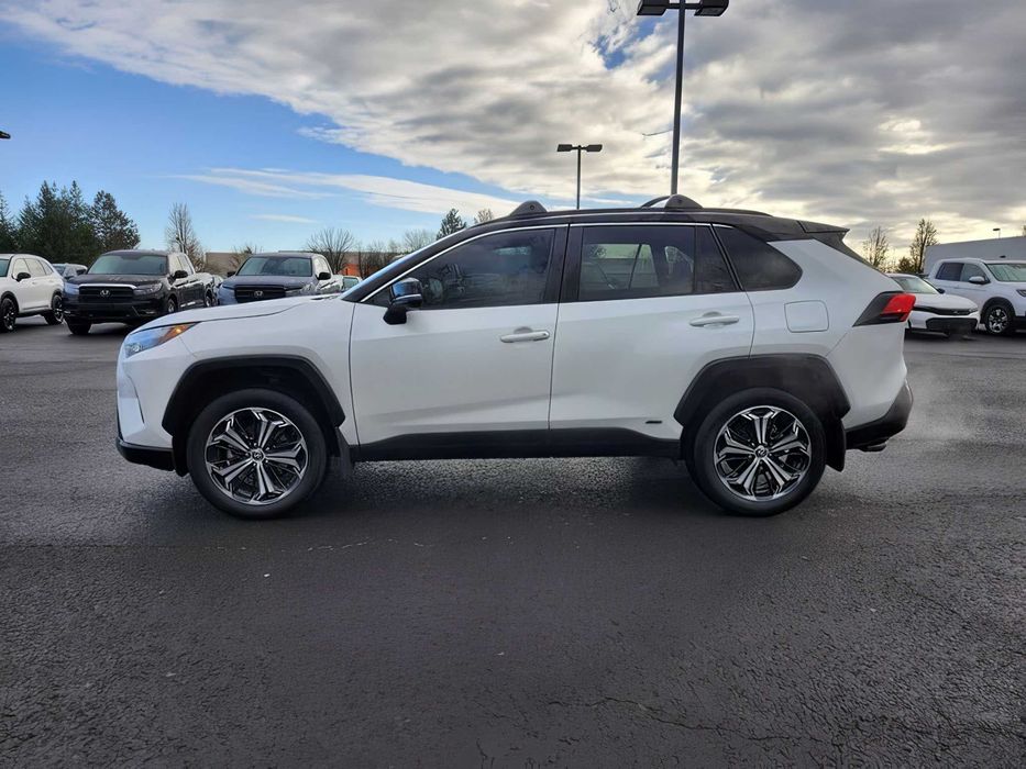 Toyota RAV4      2023