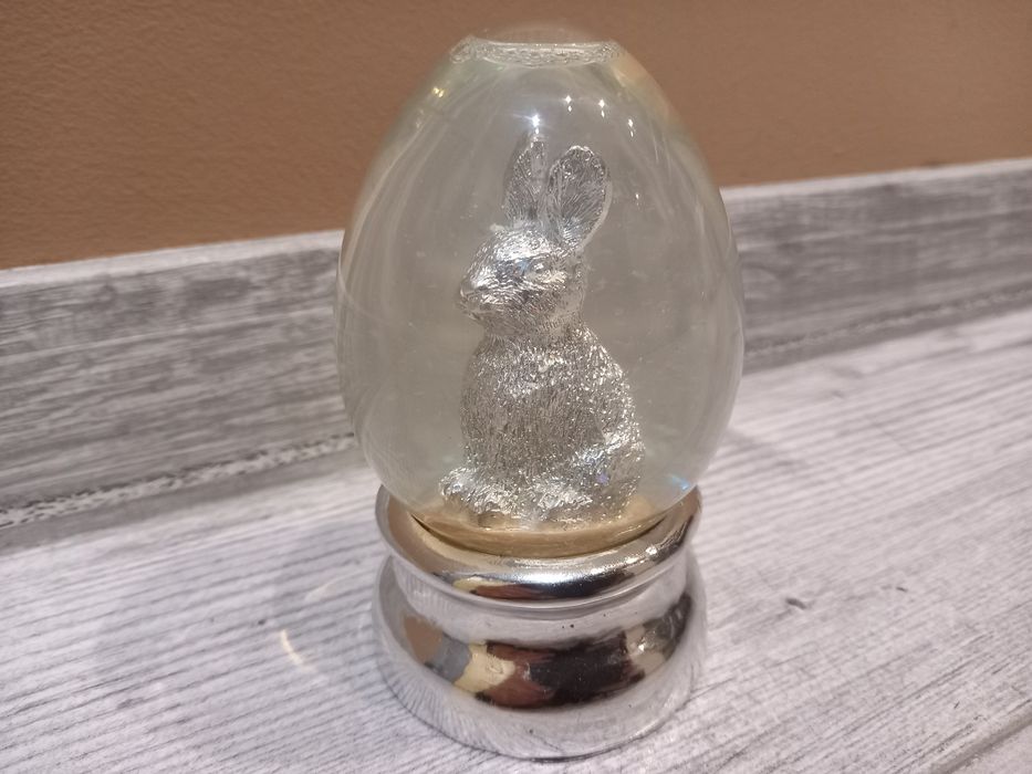 Dekoracja wielkanocna zając w szklanej kuli