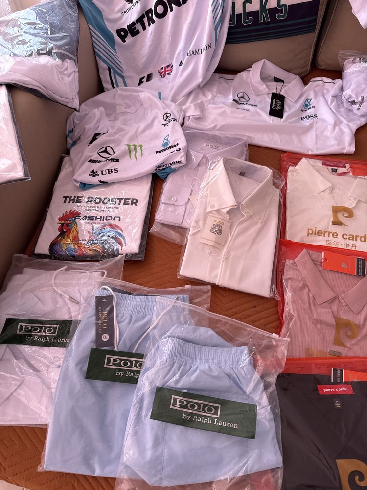 Vendo lote de roupa, relógios, auriculares, pulseiras,etc