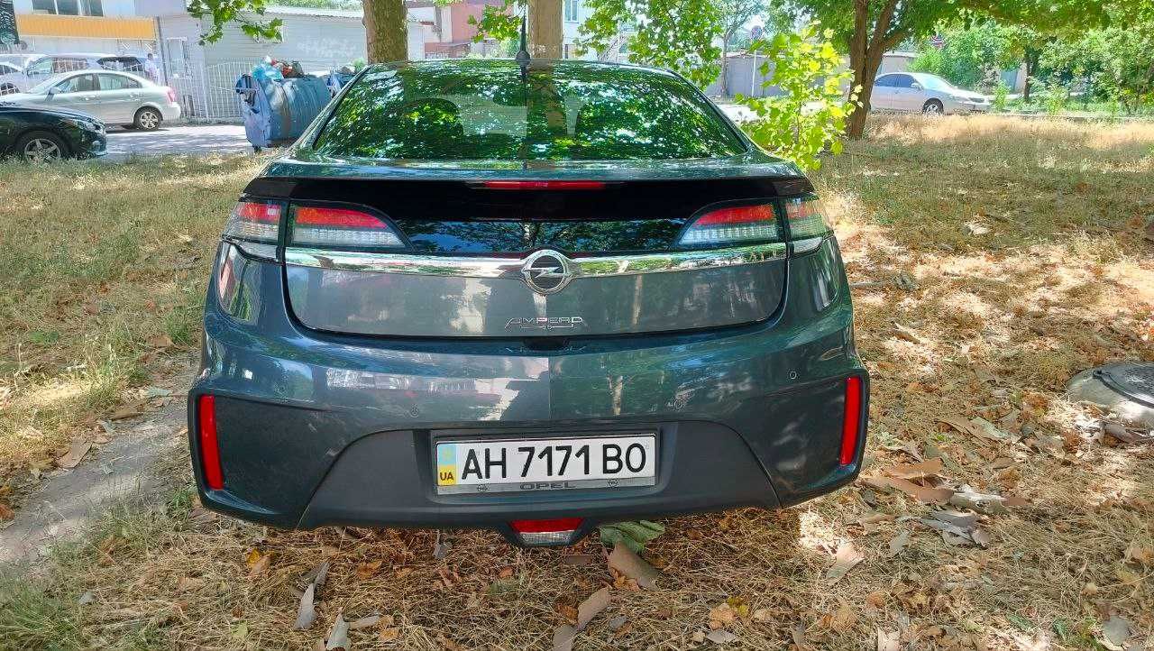 Opel Ampera PHEV 2012