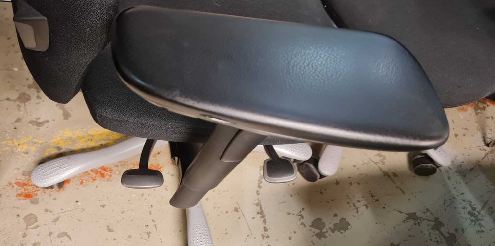 fotel biurowy Kinnarps 6000 plus z zagłówkiem