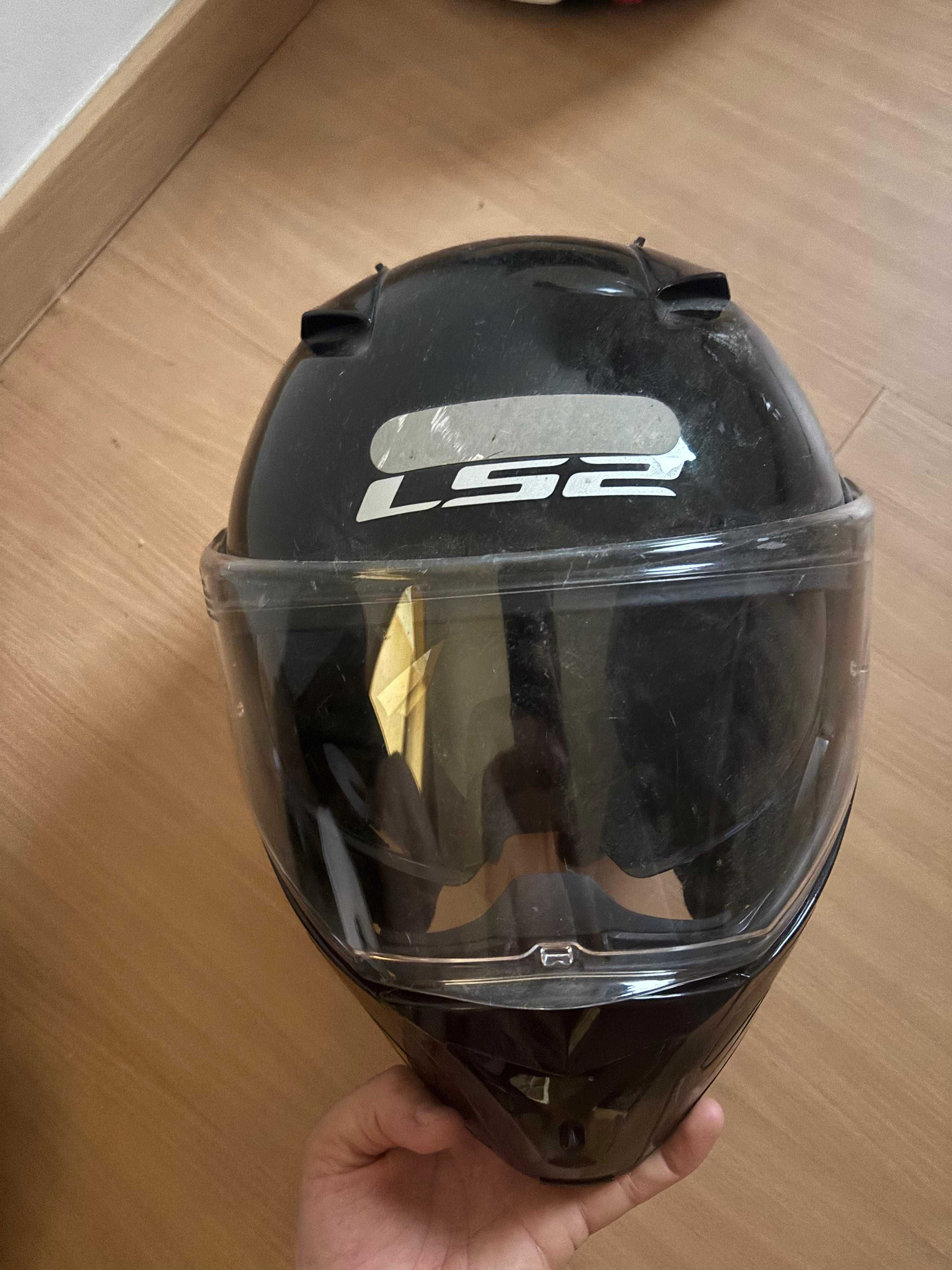Vendo capacetes em ótimo estado. Pouco tempo de uso