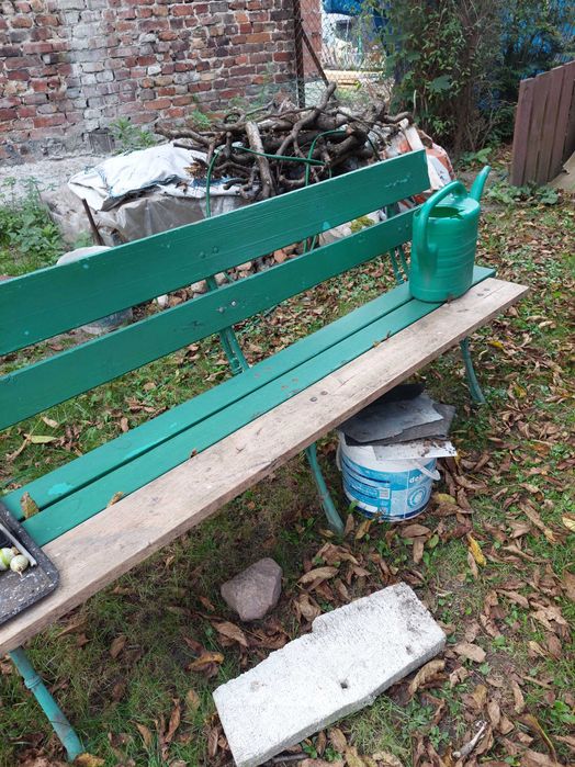 Lawka z zeliwnymi nogami