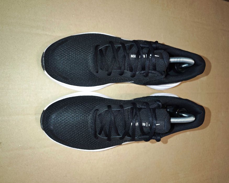 Оригінальні Кросівки Nike Revolution 7