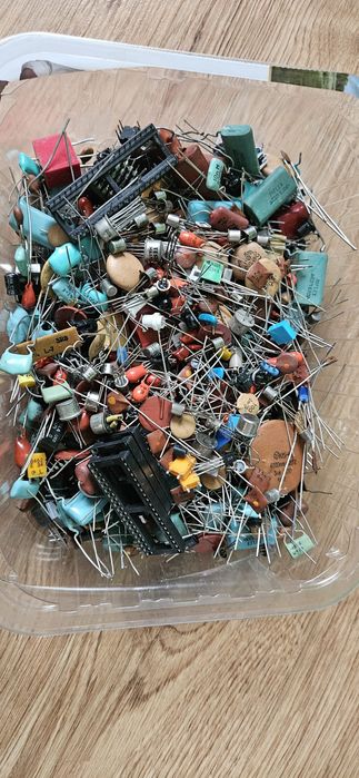 Tranzystory kondensatory itp mix dla elektronika lub na odzysk