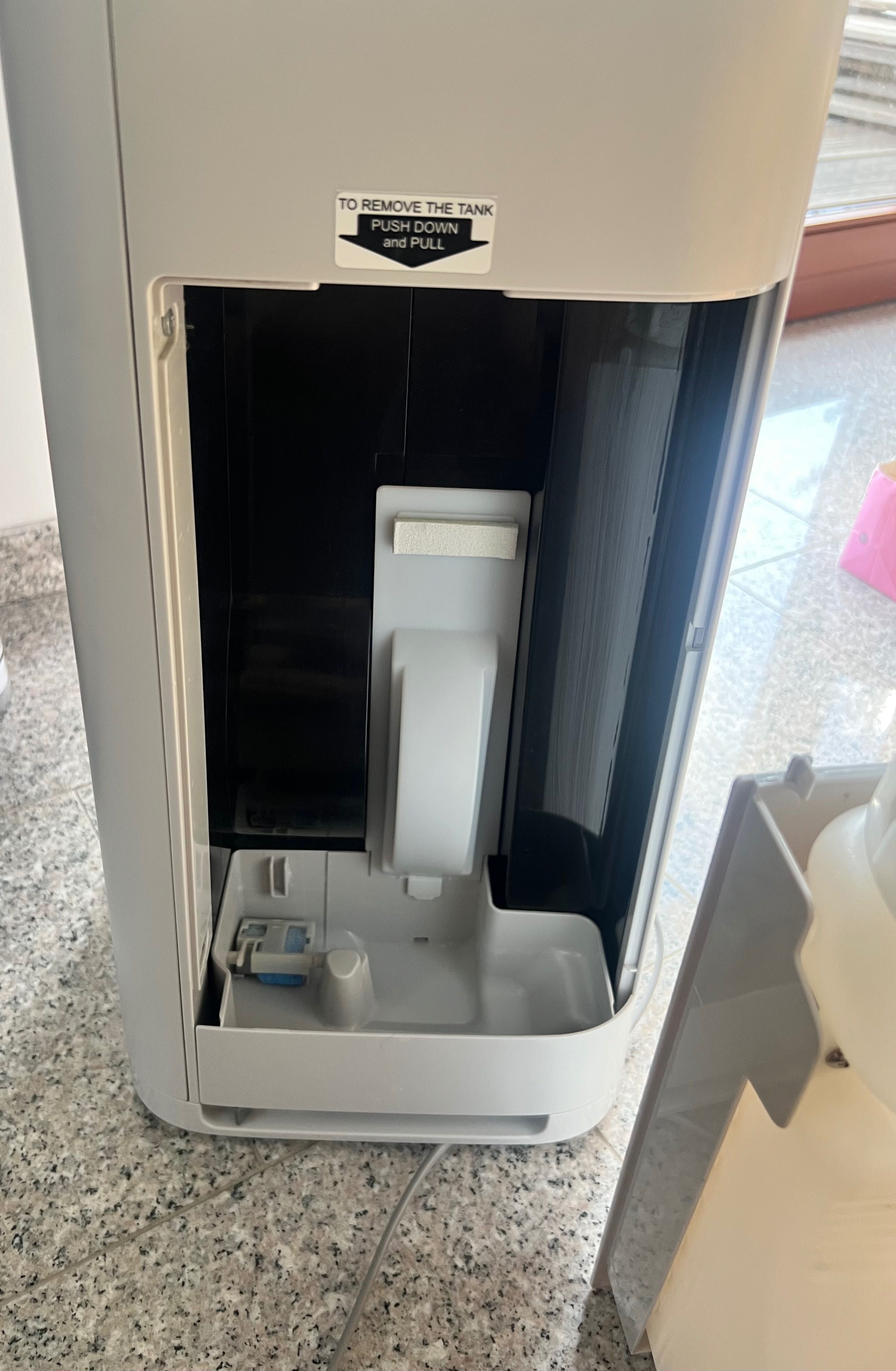 Oczyszczacz z nawilżaczem powietrza SHARP UA-HG50E-L