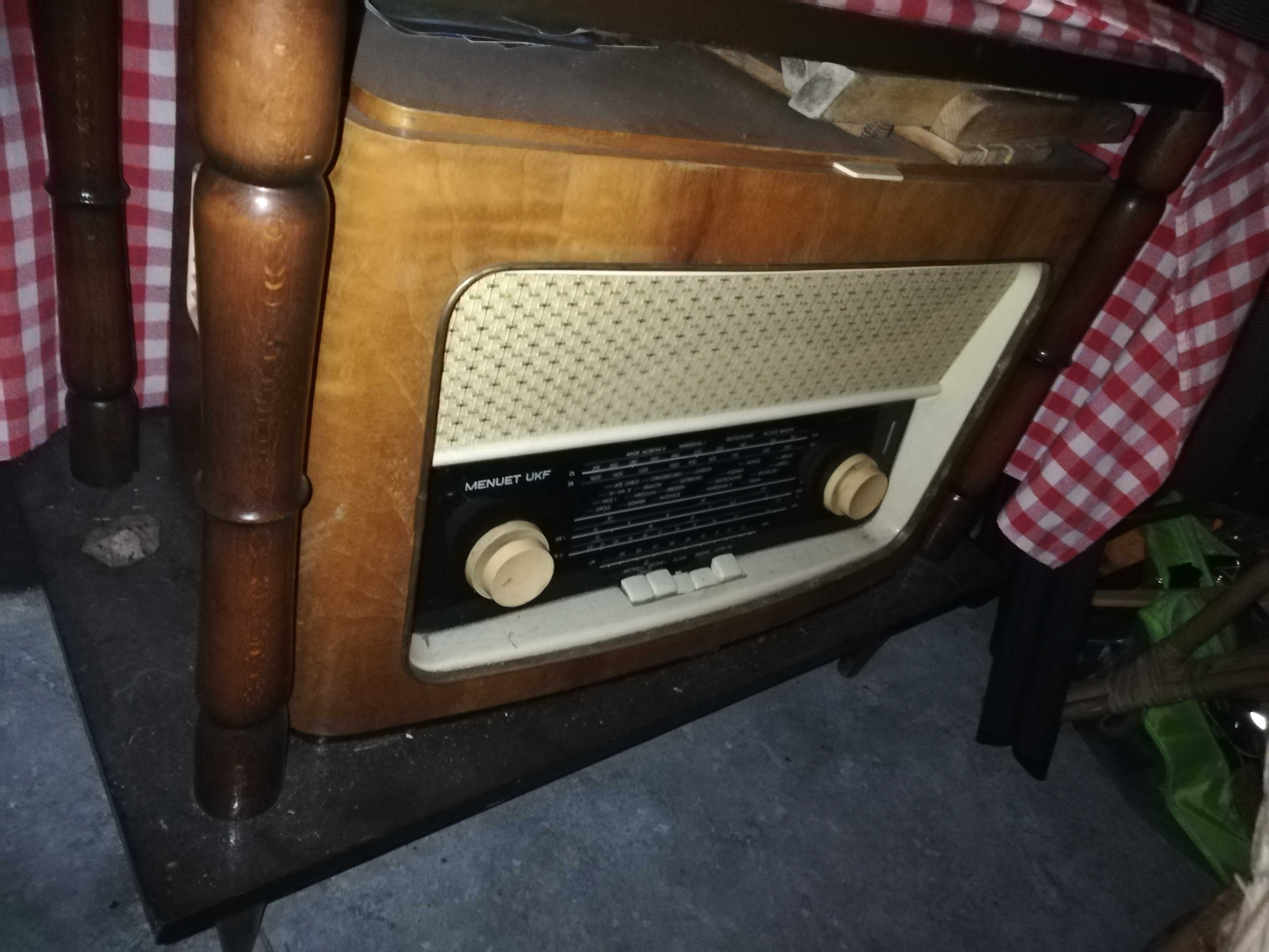 Stary Radio gramofon wraz z szafką .