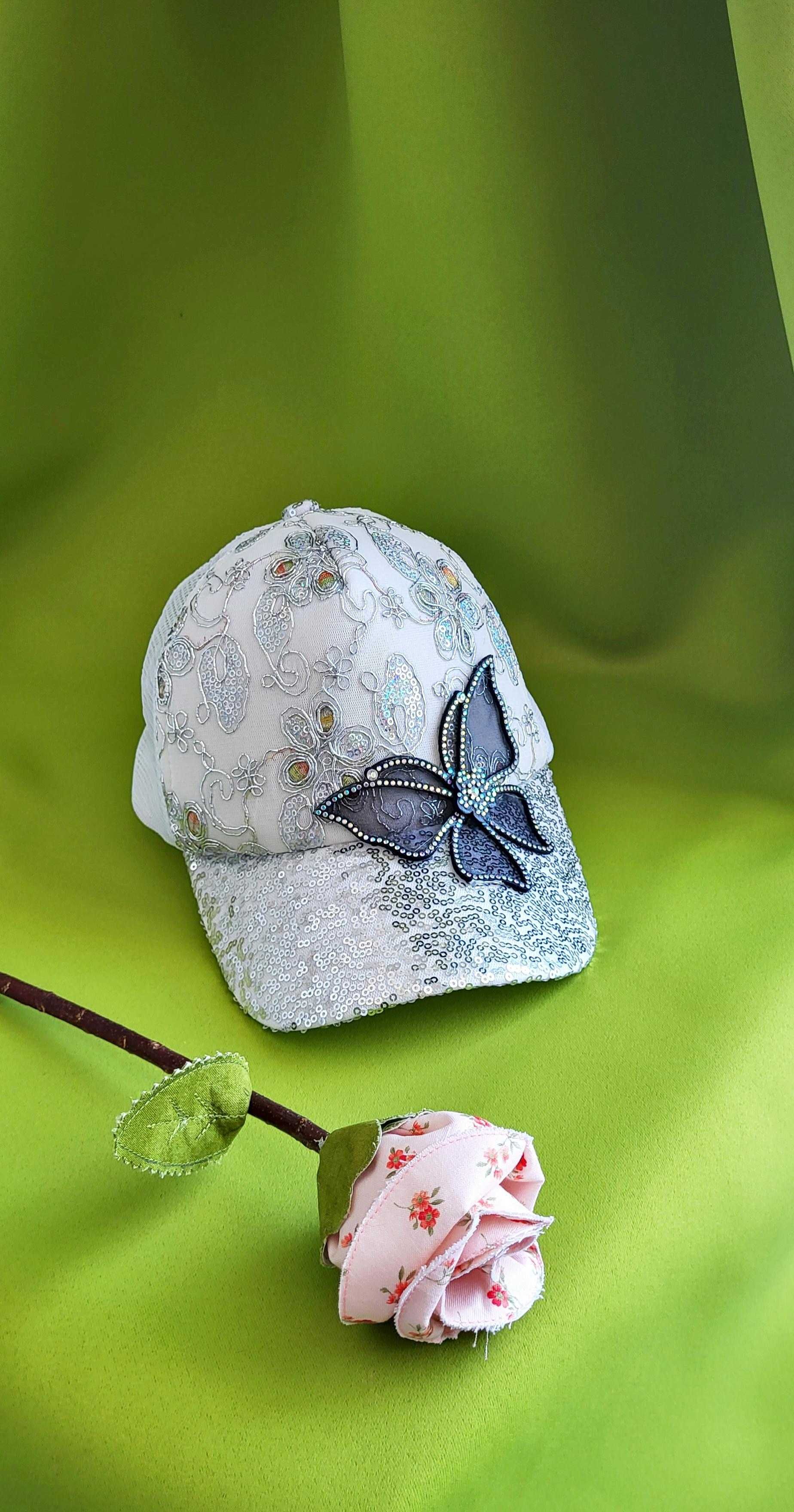 Bone/chapeu novo de mulher, com borboleta