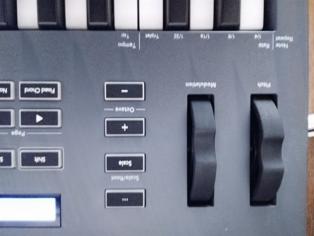 Novation FLkey 37 kontroler MIDI