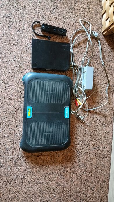 Wii com balança e um comando