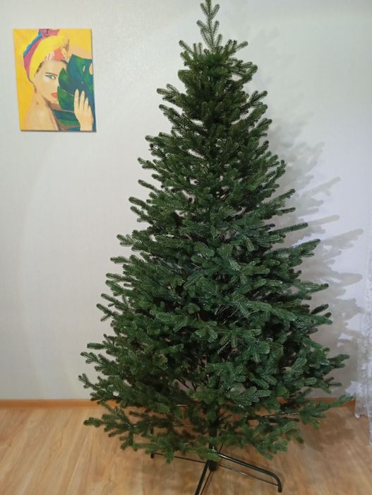 Штучні ялинки. Ялинка лита. Новорічні ялинки.