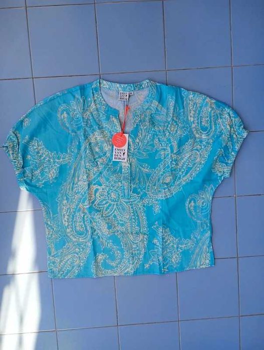blusa Emily van den bergh com mandalas