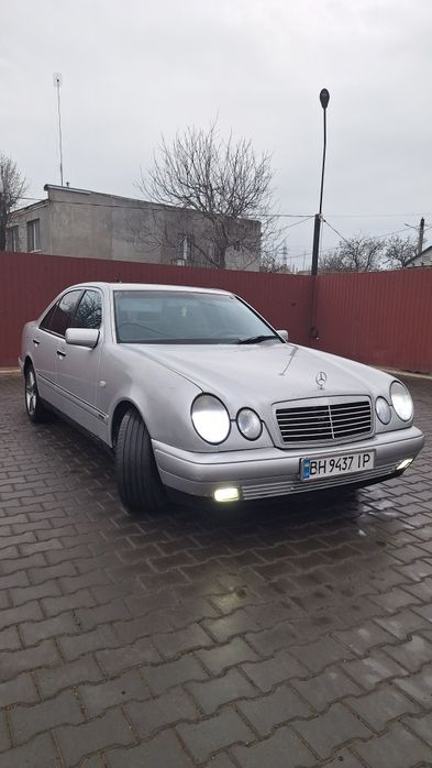 Продам Легендарный Мерседес 210