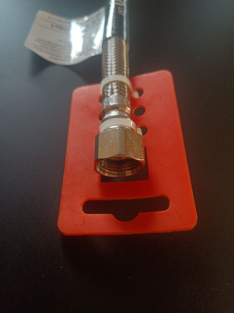 Wężyk przyłączeniowy w oplocie INOX 3/8"W x M10x1

50 cm