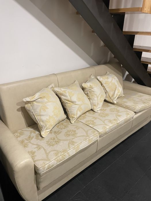 Sofa vintage bege em pele