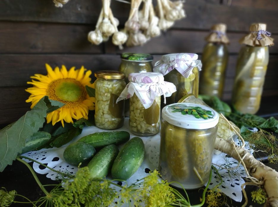 Domowe ogórki gotowe do zrobienia mizerii