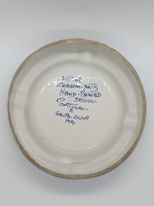 Cinzeiro pintado à mão e assinado