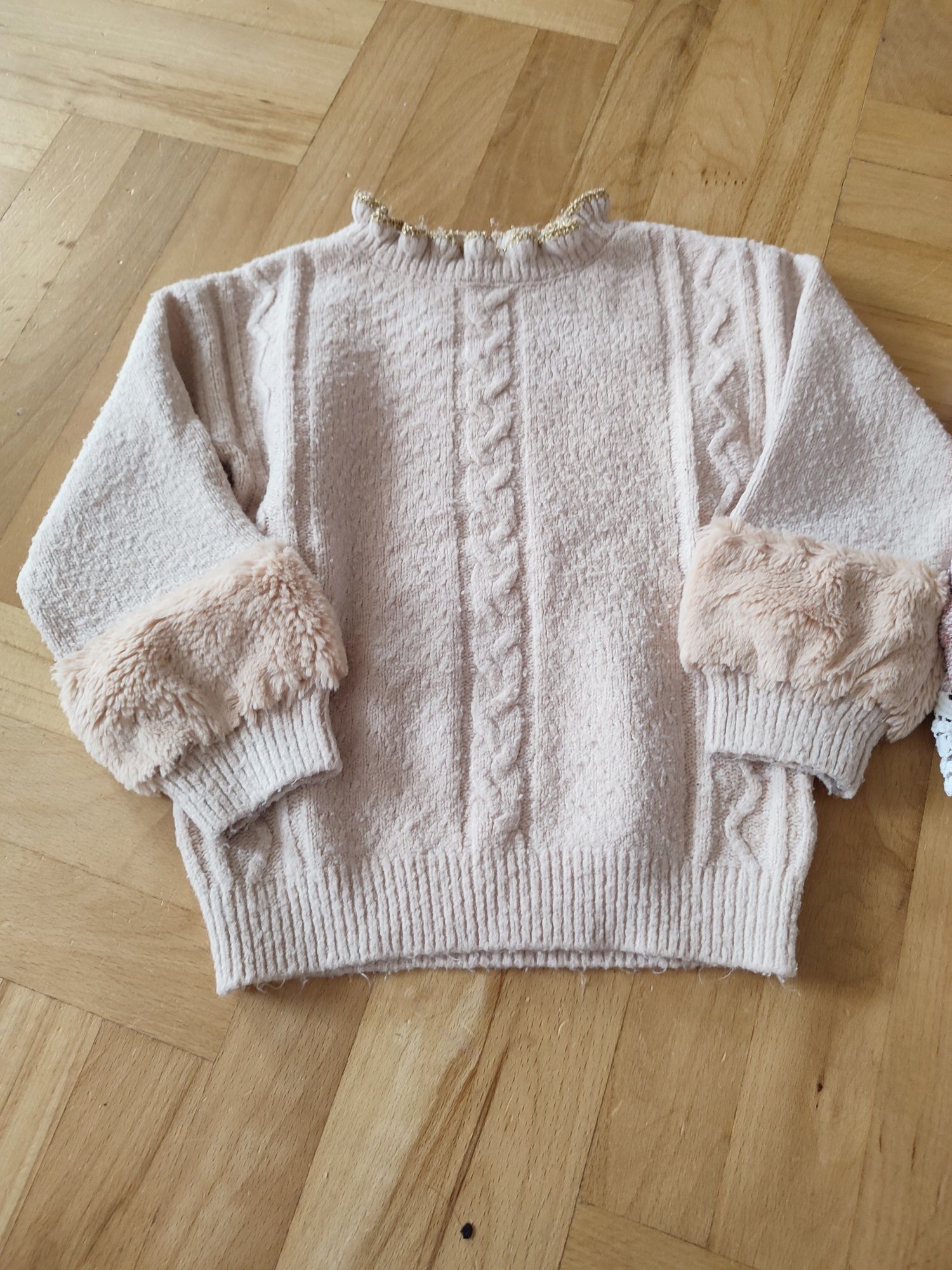Swetry dla dziewczynki 98/104 8 sztuk+ gratisy