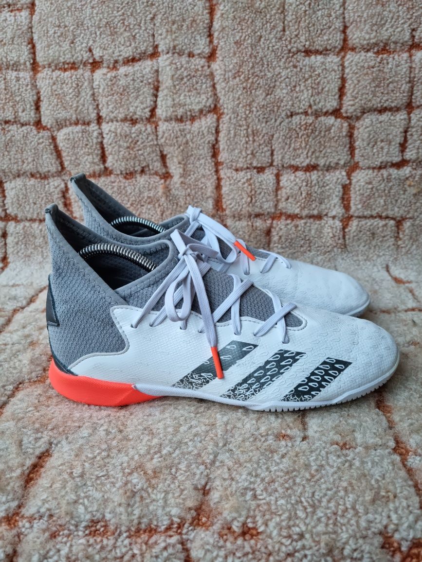 Футзалки adidas Predator Freak.3