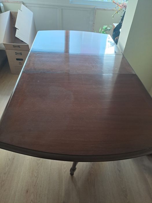 Mesa de sala e 6 bancos